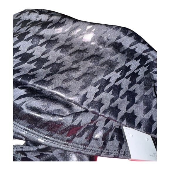 Ladies black leggings size 7/8 - Picture 2 of 2